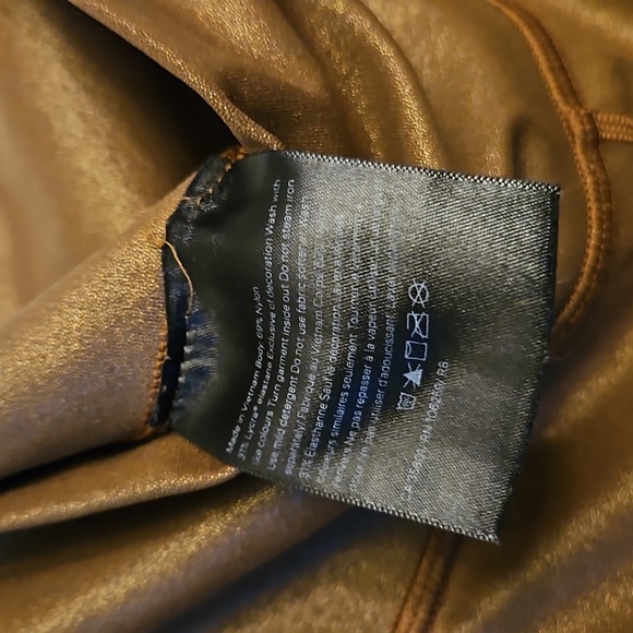 Lululemon Gold Align yoga pants - Picture 4 of 4